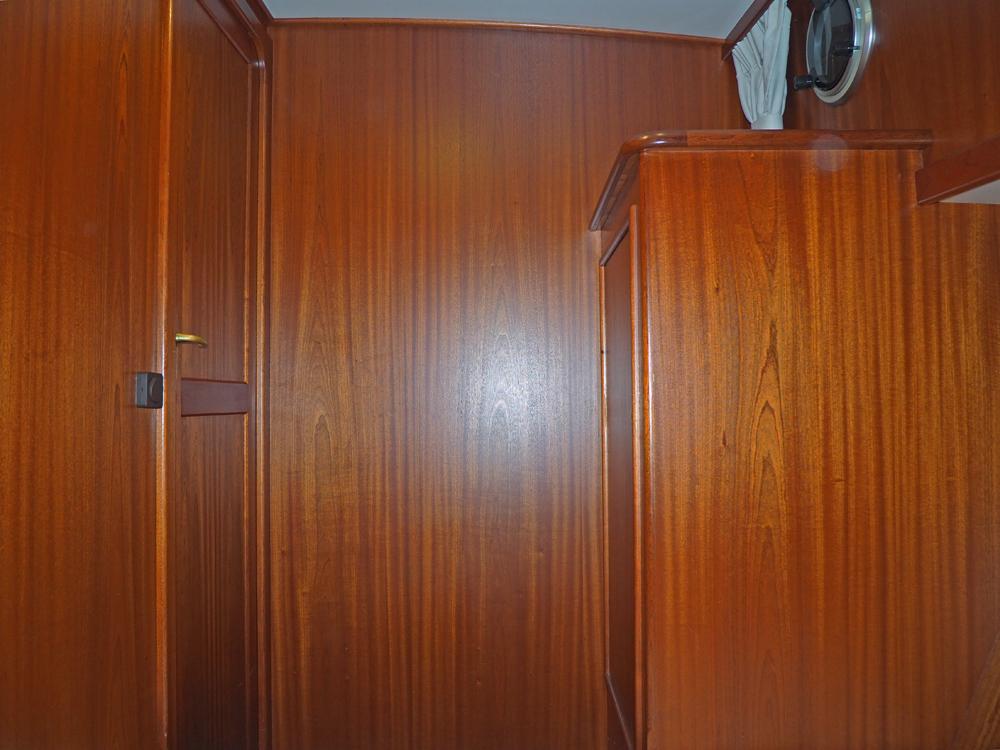 Cabin en avant, H&eacute;bergements